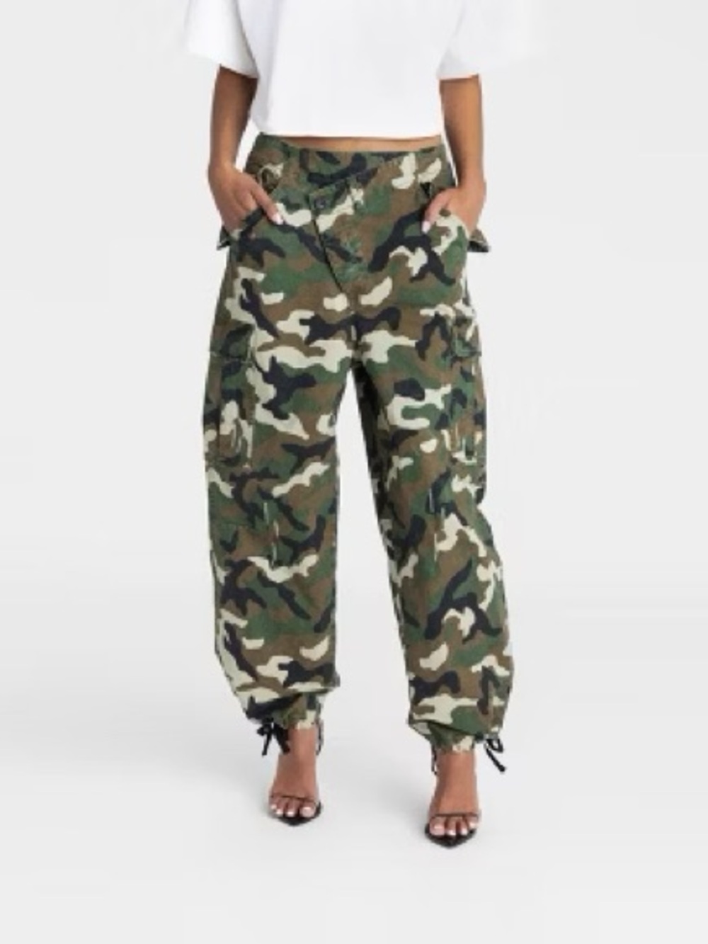 Women's Camo Cargo Ankle Pants - Green Camouflage